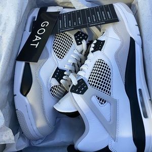 Military black Jordan 4